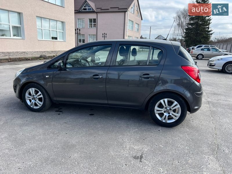 Хетчбек Opel Corsa 2013 в Сумах