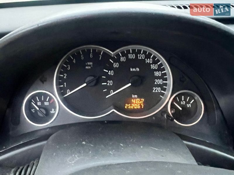 Хэтчбек Opel Corsa 2003 в Дрогобыче