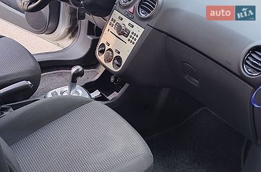 Хэтчбек Opel Corsa 2009 в Жовкве