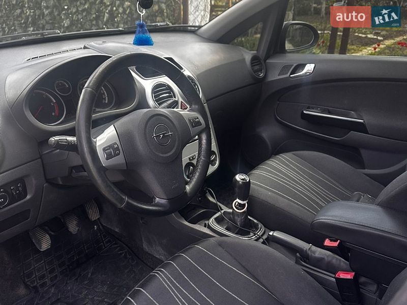 Хэтчбек Opel Corsa 2010 в Луцке