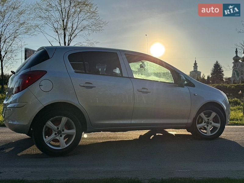 Хэтчбек Opel Corsa 2008 в Львове