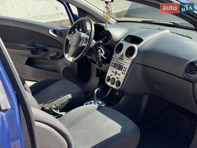Хэтчбек Opel Corsa 2009 в Киеве
