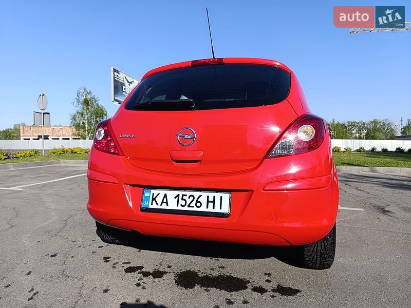 Хэтчбек Opel Corsa 2011 в Киеве