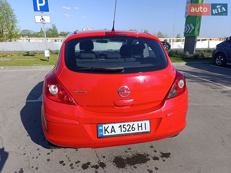 Хэтчбек Opel Corsa 2011 в Киеве