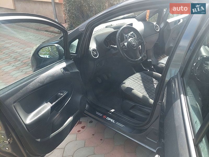 Хэтчбек Opel Corsa 2010 в Тернополе