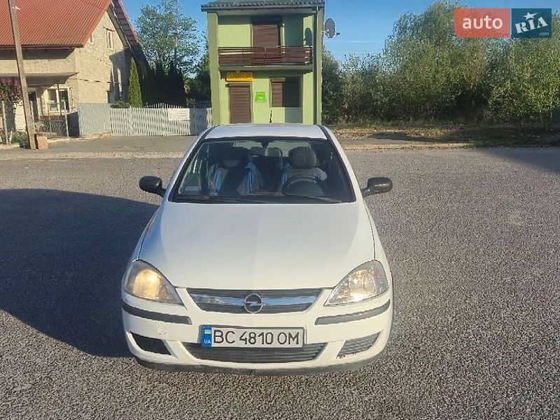 Хэтчбек Opel Corsa 2005 в Львове