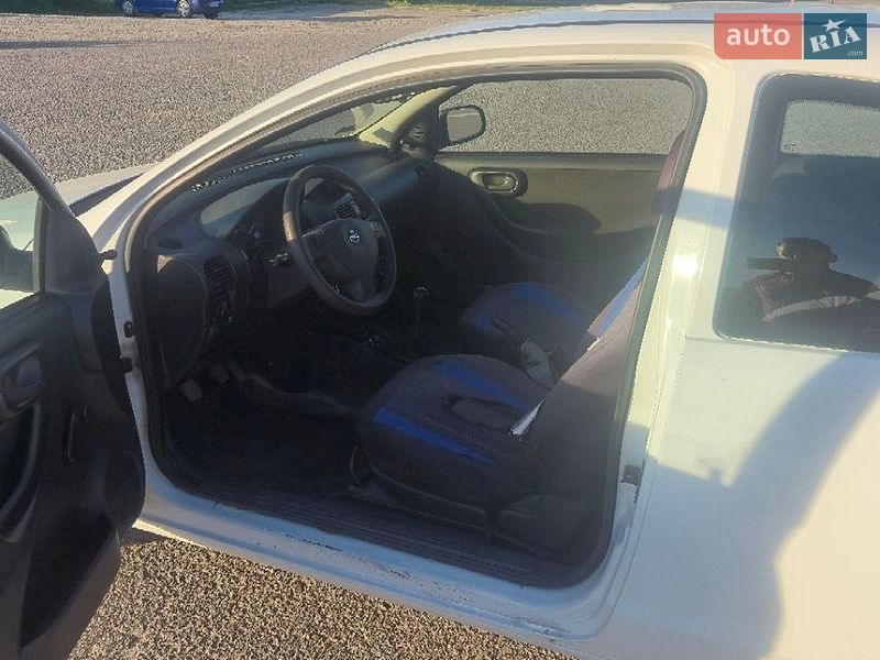 Хэтчбек Opel Corsa 2005 в Львове