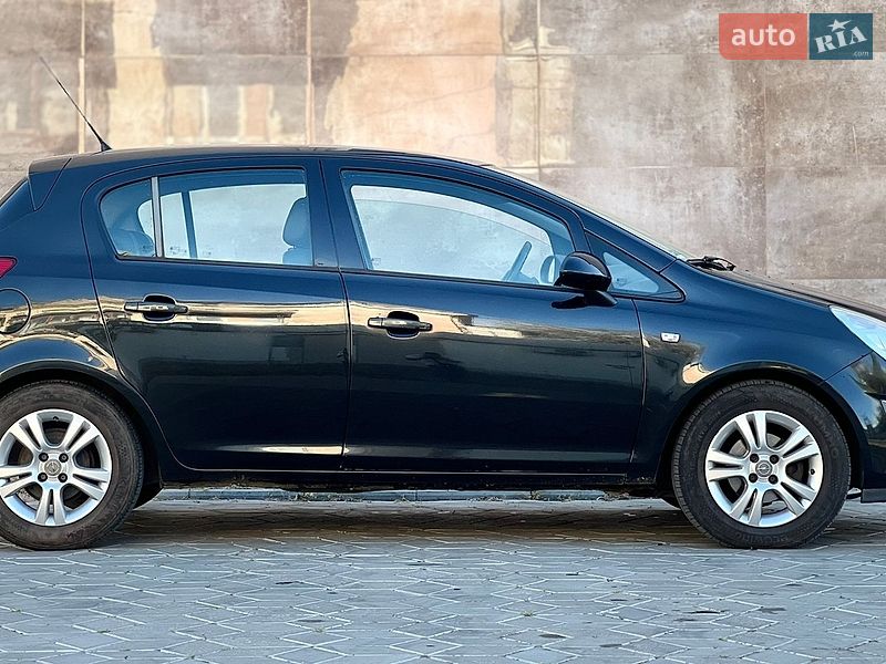 Хэтчбек Opel Corsa 2012 в Николаеве