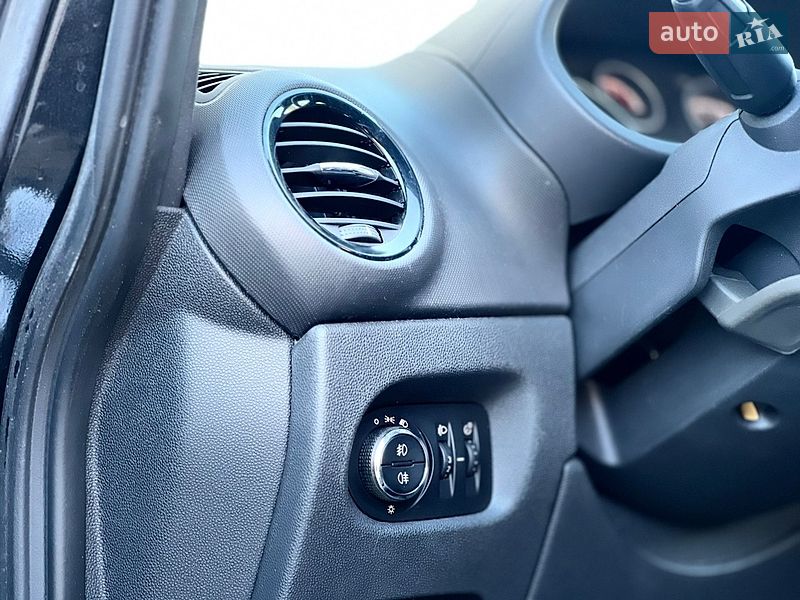 Хэтчбек Opel Corsa 2012 в Николаеве
