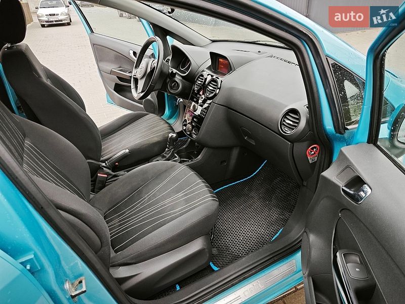 Хэтчбек Opel Corsa 2010 в Ременове