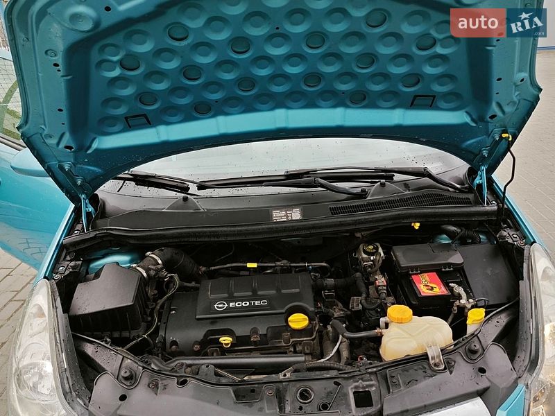 Хэтчбек Opel Corsa 2010 в Ременове