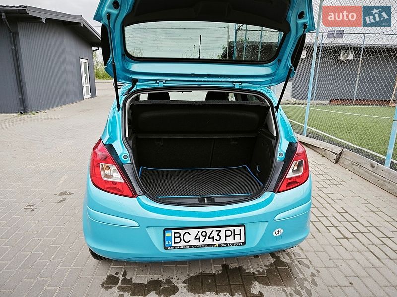 Хэтчбек Opel Corsa 2010 в Ременове