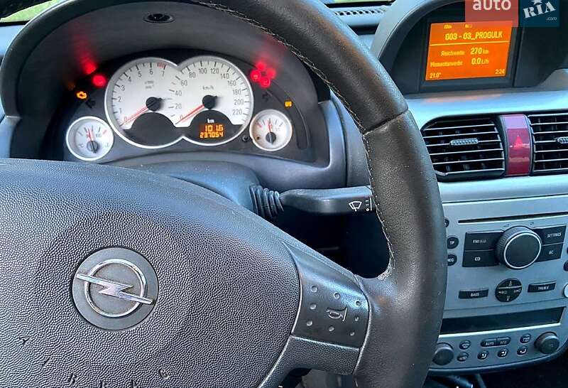 Хэтчбек Opel Corsa 2006 в Першотравенске
