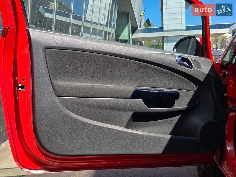 Хэтчбек Opel Corsa 2006 в Киеве