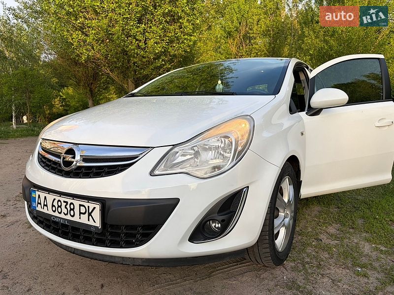 Хэтчбек Opel Corsa 2013 в Сумах
