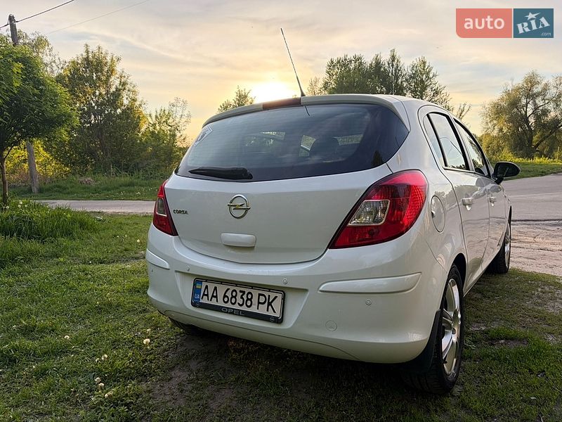 Хэтчбек Opel Corsa 2013 в Сумах