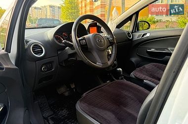 Хэтчбек Opel Corsa 2013 в Сумах