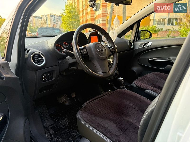 Хэтчбек Opel Corsa 2013 в Сумах