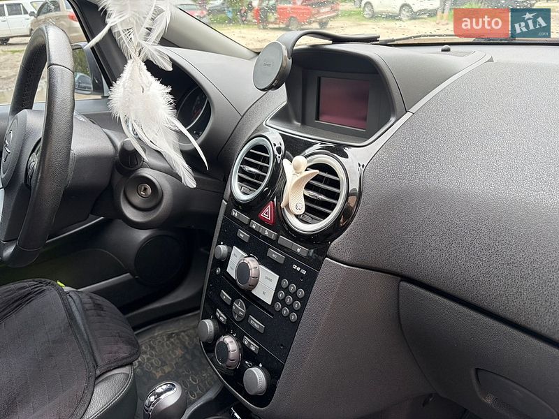 Хэтчбек Opel Corsa 2013 в Сумах
