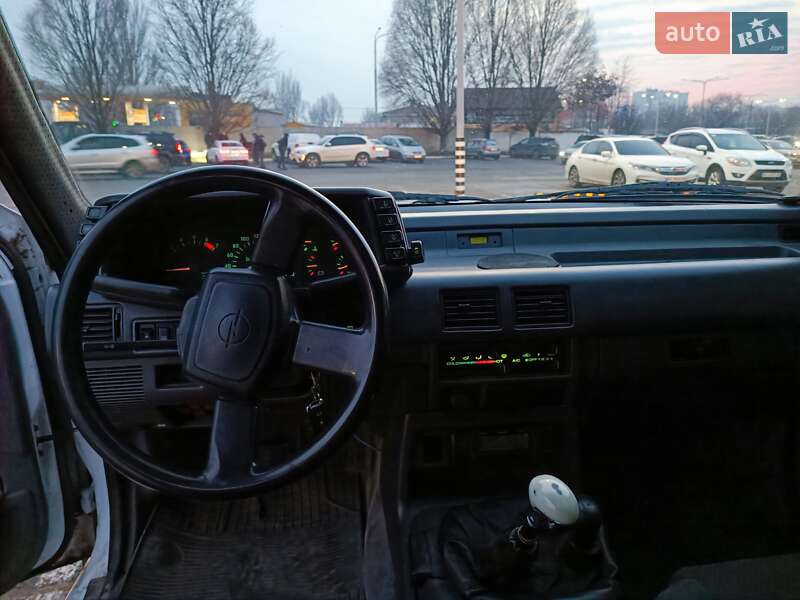 Внедорожник / Кроссовер Opel Frontera 1992 в Днепре