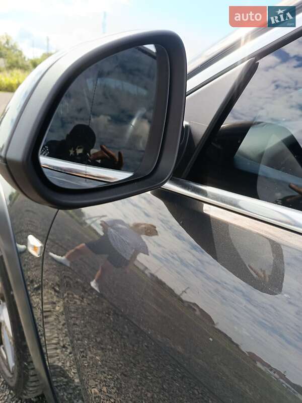 Универсал Opel Insignia Country Tourer 2015 в Голобах