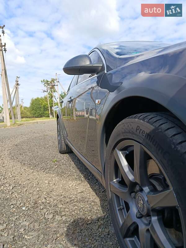 Универсал Opel Insignia Country Tourer 2015 в Голобах