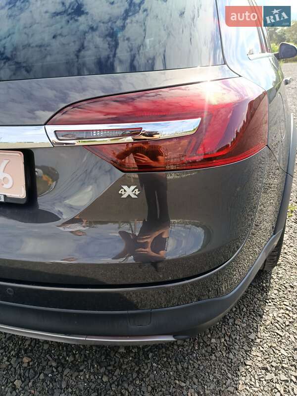 Универсал Opel Insignia Country Tourer 2015 в Голобах