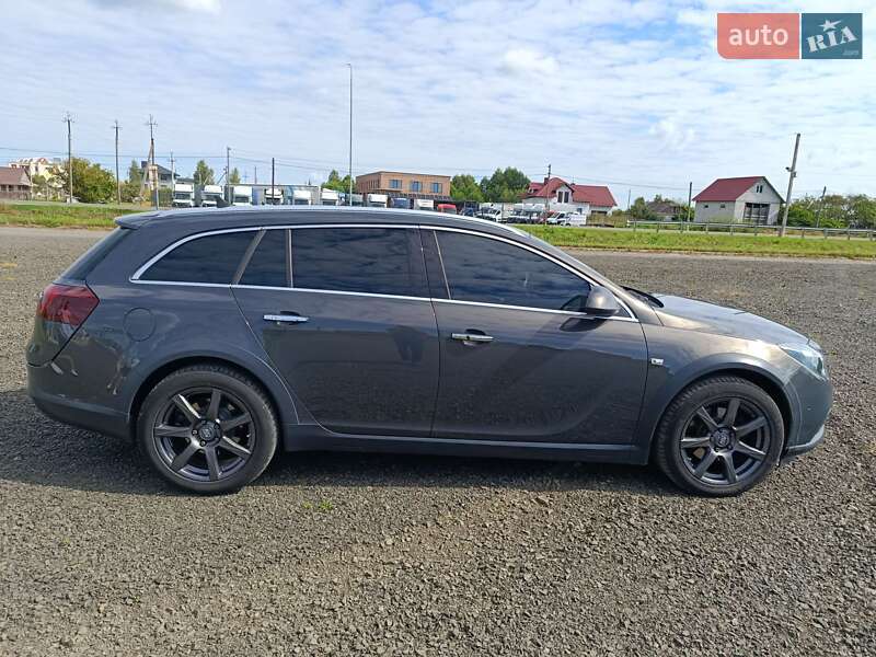 Универсал Opel Insignia Country Tourer 2015 в Голобах