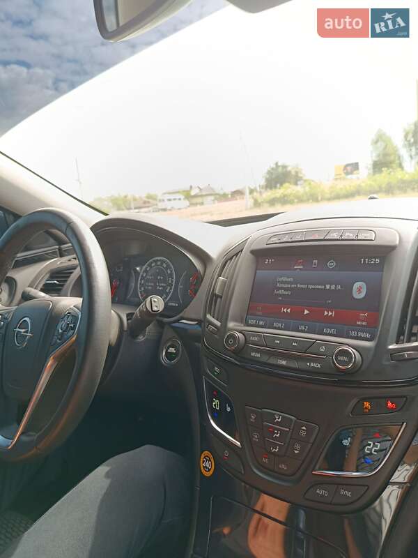 Универсал Opel Insignia Country Tourer 2015 в Голобах