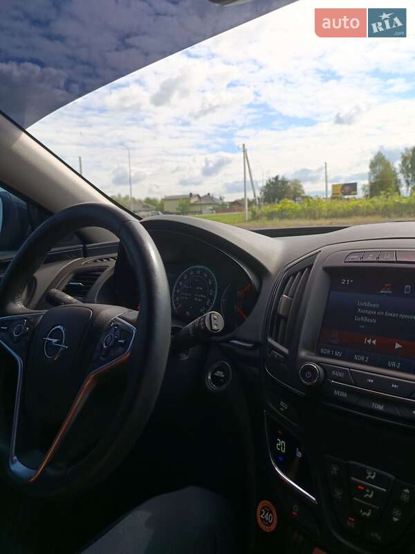 Универсал Opel Insignia Country Tourer 2015 в Голобах