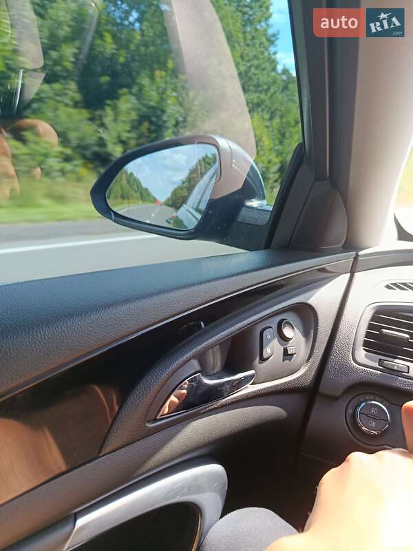 Универсал Opel Insignia Country Tourer 2015 в Голобах