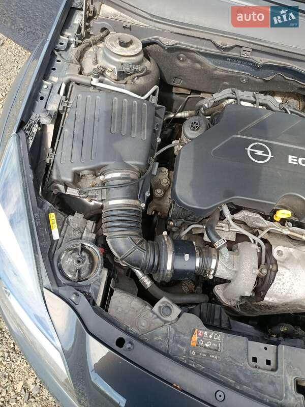 Универсал Opel Insignia Country Tourer 2015 в Голобах