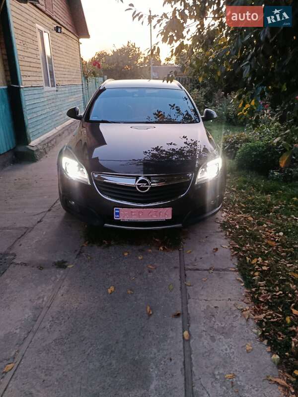 Универсал Opel Insignia Country Tourer 2015 в Голобах