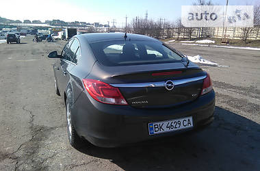 Седан Opel Insignia 2013 в Ровно