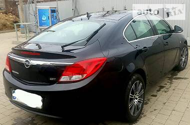 Хетчбек Opel Insignia 2012 в 