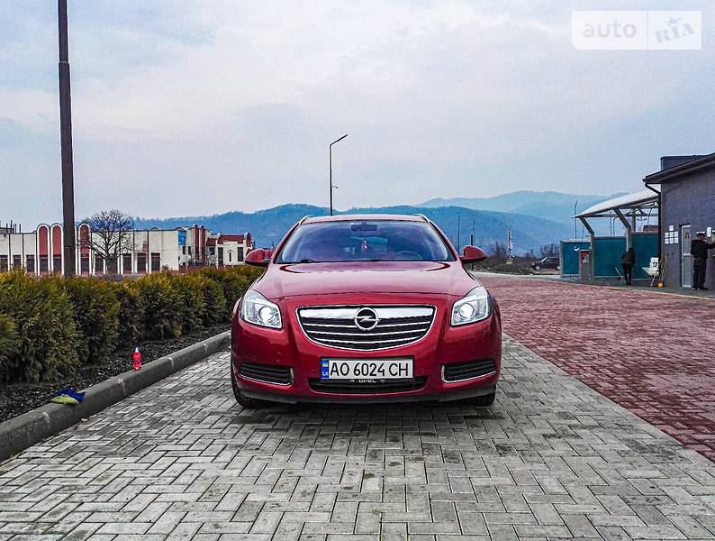 Універсал Opel Insignia 2010 в 