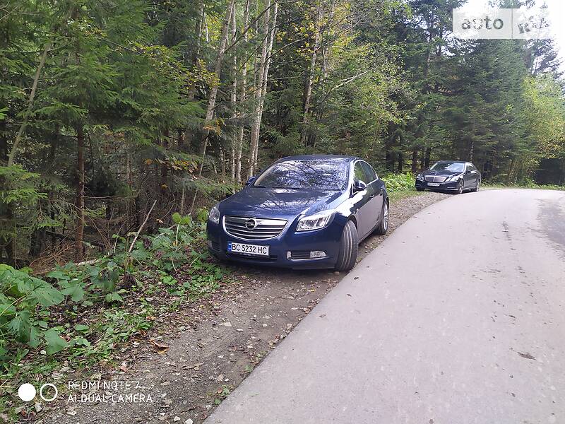 Хетчбек Opel Insignia 2012 в Золочеві