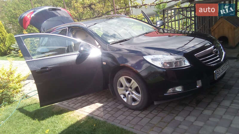 Универсал Opel Insignia 2012 в Бучаче