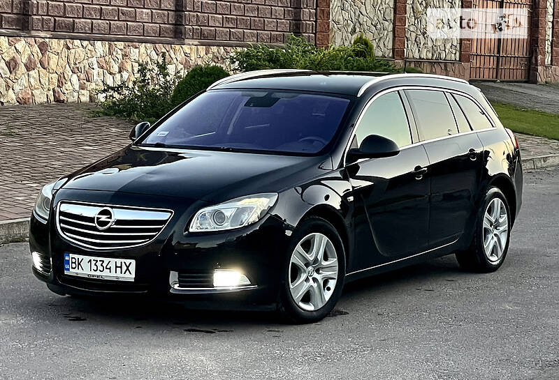 Универсал Opel Insignia 2009 в 