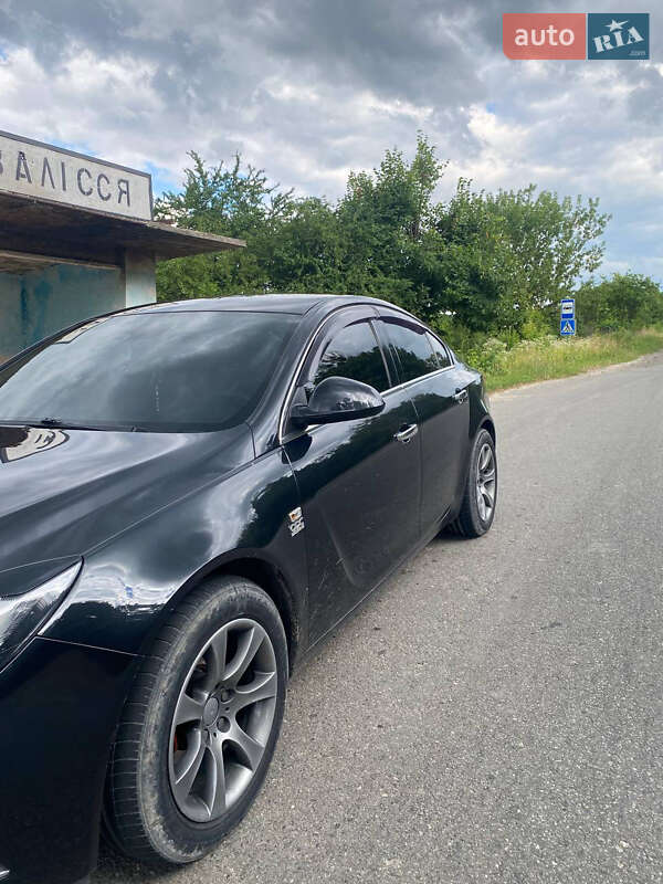 Седан Opel Insignia 2011 в Львові