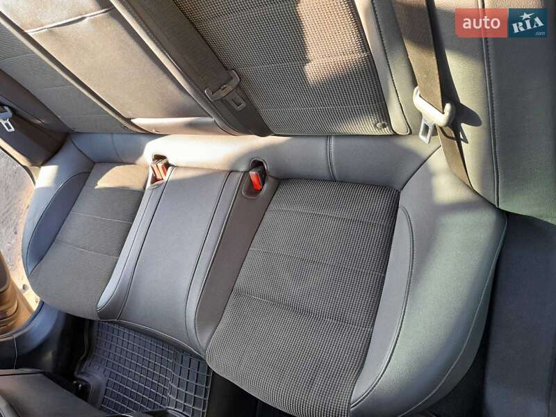 Универсал Opel Insignia 2011 в Коростене