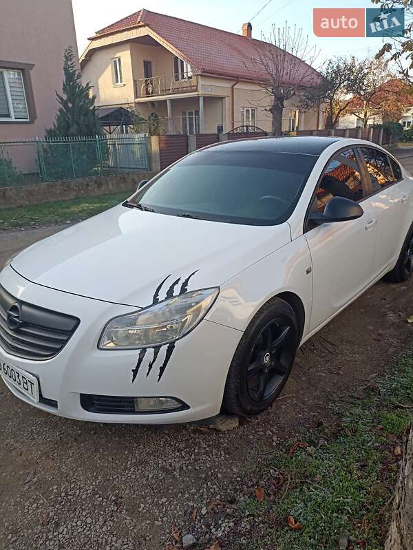 Седан Opel Insignia 2011 в Ужгороде