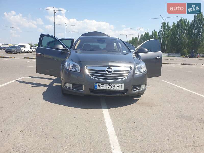 Седан Opel Insignia 2011 в Дніпрі