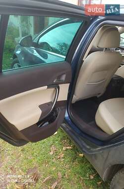 Универсал Opel Insignia 2010 в 