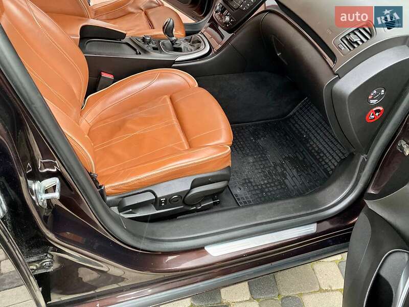 Ліфтбек Opel Insignia 2010 в Івано-Франківську