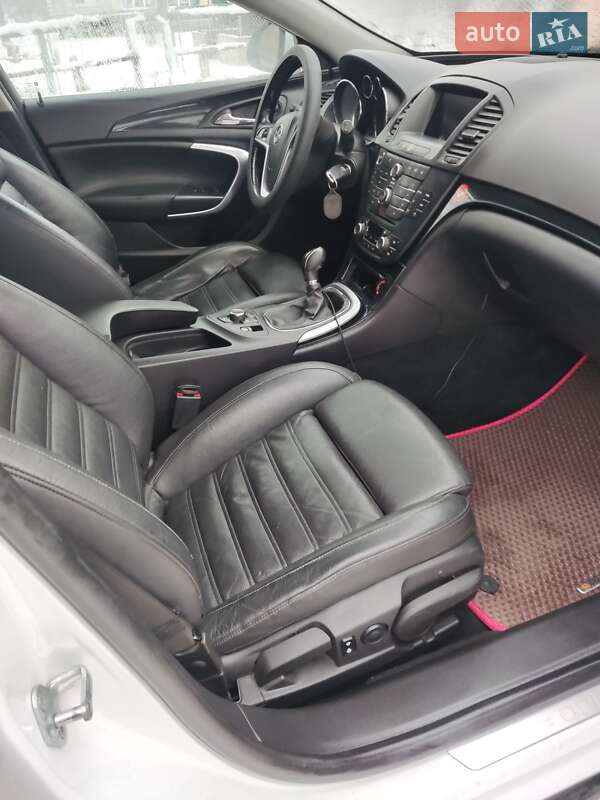 Універсал Opel Insignia 2013 в Полтаві