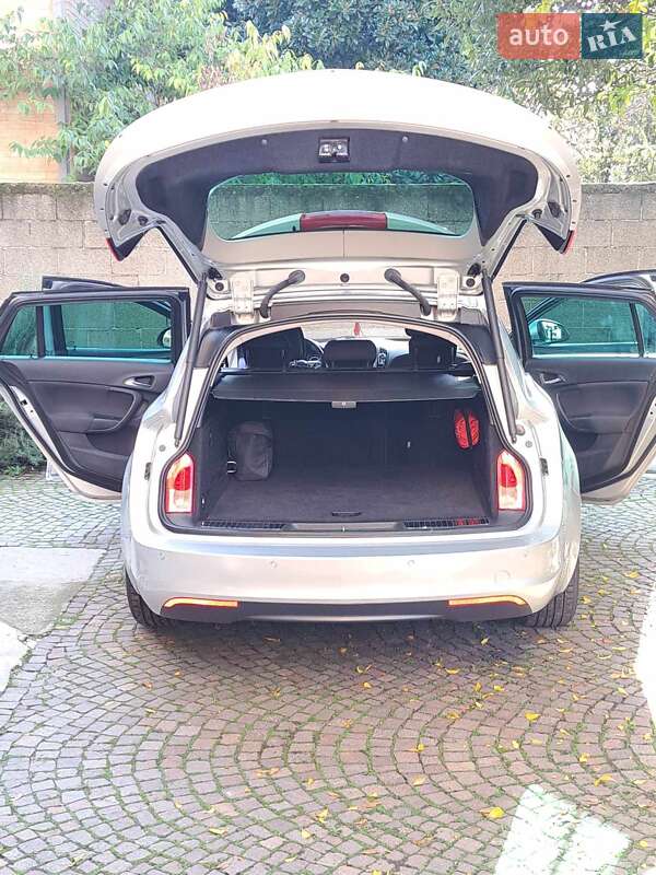 Универсал Opel Insignia 2013 в Новом Роздоле