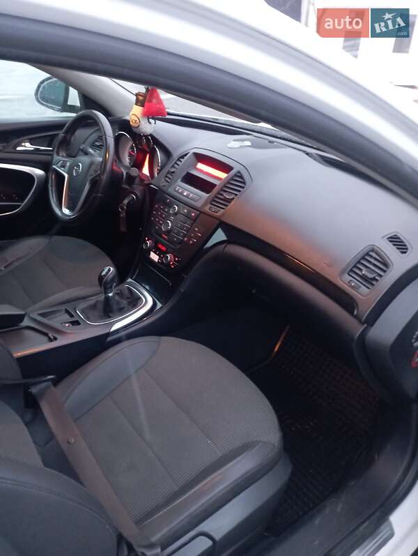 Универсал Opel Insignia 2011 в Виноградове