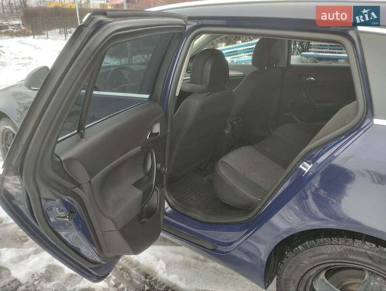 Універсал Opel Insignia 2010 в Полтаві
