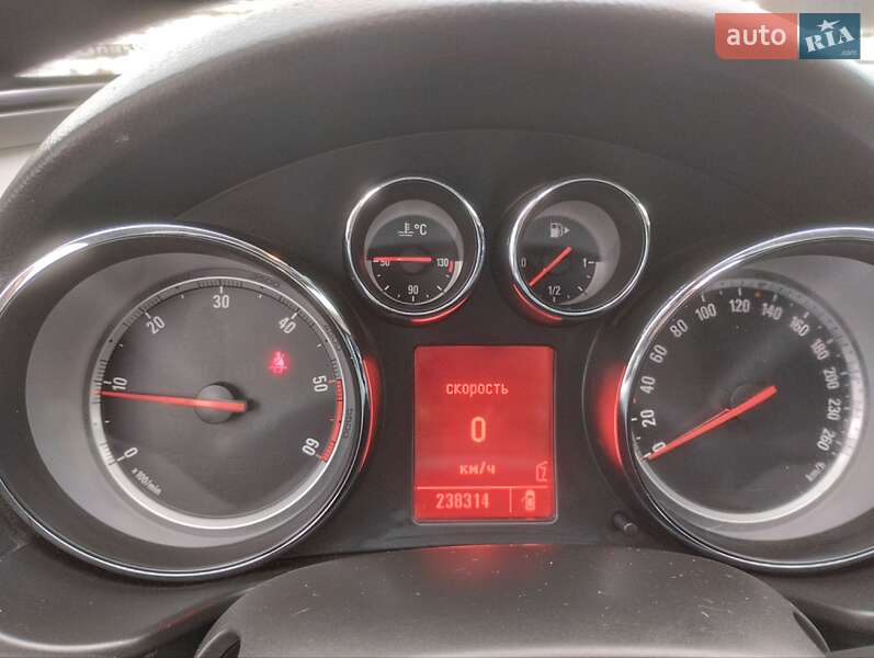 Універсал Opel Insignia 2010 в Полтаві